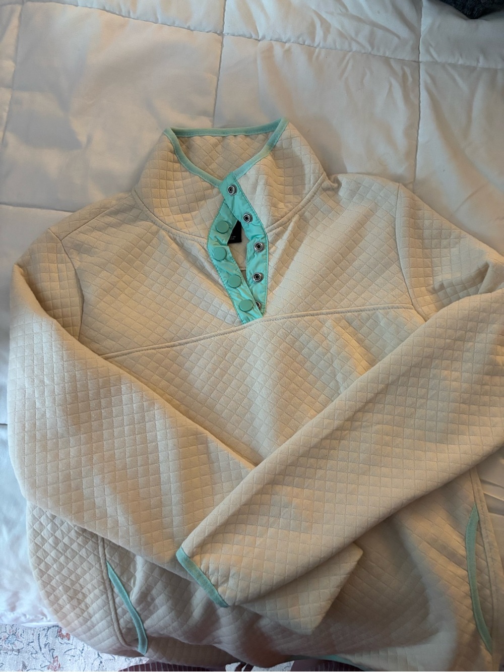 Jones New York Cream Quilted Pullover with Mint Trim
